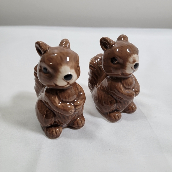 Squirrel Salt and Pepper Shakers, Ceramic 2.5", Collectible Animal Shaker - Picture 8 of 10